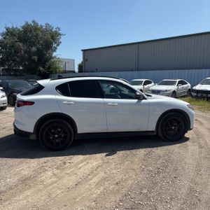 صورة 10 لـ 2019 ALFA Romeo STELVIO AWD