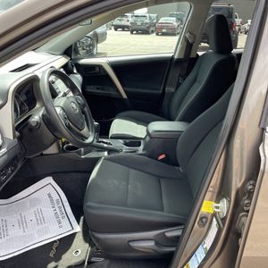 صورة 32 لـ 2015 Toyota RAV4 LE