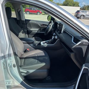صورة مصغرة 33 لـ 2025 Toyota RAV4 LE