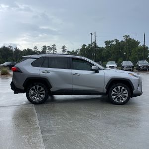 صورة 10 لـ 2024 Toyota RAV4 XLE PREMIUM