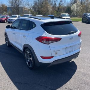 HYUNDAI TUCSON LIMITED - 5