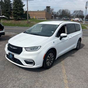 CHRYSLER PACIFICA HYBRID TOURING L - 1