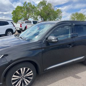 MITSUBISHI OUTLANDER SE - 2