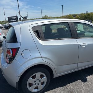 CHEVROLET SONIC LS AUTO - 9