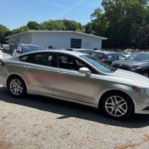 FORD FUSION SE - 10