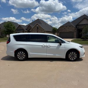 CHRYSLER PACIFICA HYBRID SELECT - 10