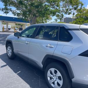 صورة 6 لـ 2024 Toyota RAV4 LE