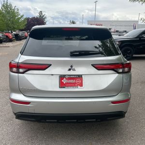 MITSUBISHI OUTLANDER ES 2.5 2WD - 7