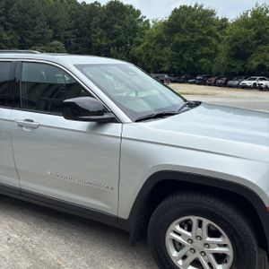 2024 JEEP GRAND CHEROKEE LAREDO — миниатюра 13