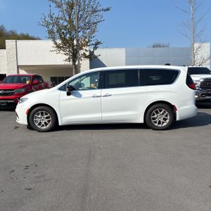 Chrysler Pacifica Touring L - 3
