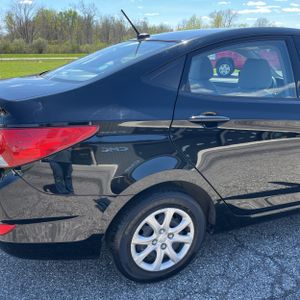 HYUNDAI ACCENT GLS - 9