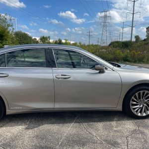 صورة 11 لـ 2019 Lexus ES 300H LUXURY