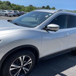 2020 Nissan ROGUE SV photo 2