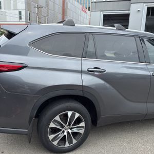 صورة 9 لـ 2021 Toyota HIGHLANDER XLE