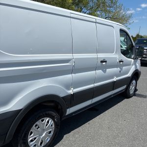 FORD TRANSIT 150 - 8