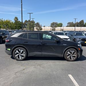 VOLKSWAGEN ID.4 PRO - 10