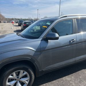 VOLKSWAGEN ATLAS V6 SE - 2