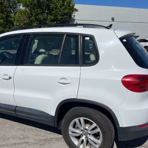 VOLKSWAGEN TIGUAN 2.0T S - 6