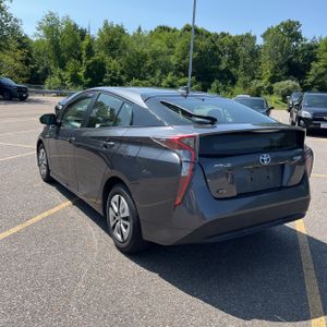 صورة 5 لـ 2017 Toyota PRIUS THREE