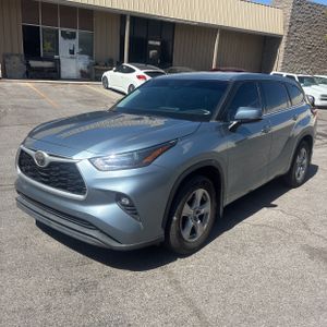 2021 Toyota HIGHLANDER LE photo 1