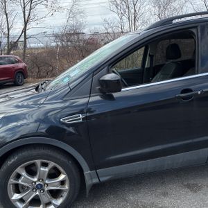 FORD ESCAPE SE - 2