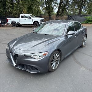 صورة 1 لـ 2017 ALFA Romeo GIULIA BASE