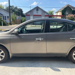 2014 Nissan VERSA SV photo 4