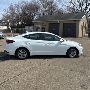 HYUNDAI ELANTRA VALUE EDITION - 10