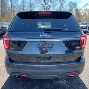 FORD EXPLORER XLT - 7