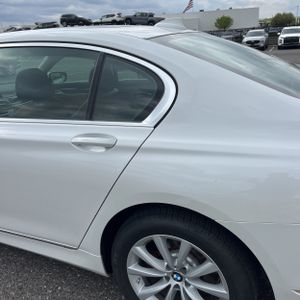 BMW 7 SERIES 740I - 6