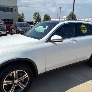 صورة 2 لـ 2017 Mercedes-BENZ GLC