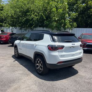 صورة 4 لـ 2025 JEEP COMPASS LIMITED