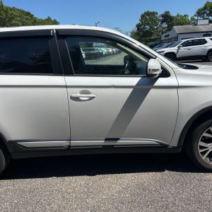 صورة مصغرة 11 لـ 2017 Mitsubishi OUTLANDER SE