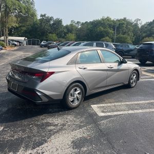 صورة 8 لـ 2024 Hyundai ELANTRA SE