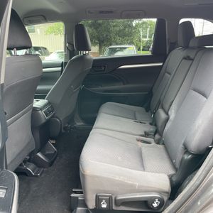 صورة 27 لـ 2014 Toyota HIGHLANDER LE