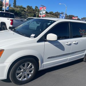 CHRYSLER TOWN AND COUNTRY TOURING - 2