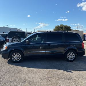 CHRYSLER TOWN AND COUNTRY TOURING - 3