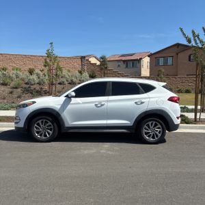 HYUNDAI TUCSON SE - 3