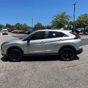 2023 Mitsubishi ECLIPSE CROSS LE photo 3