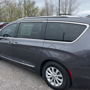 CHRYSLER PACIFICA TOURING L - 6