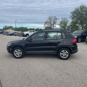VOLKSWAGEN TIGUAN 2.0T S - 3
