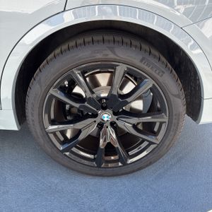 صورة 14 لـ 2025 BMW X7 M60I