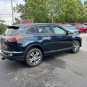 2018 Toyota RAV4 LE 照片 8