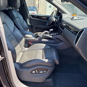 2020 Porsche CAYENNE BASE — миниатюра 32