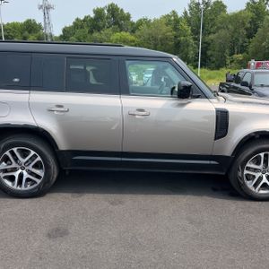 2023 LAND Rover DEFENDER 130 X-DYNAMIC SE — фото 10