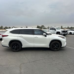 صورة 10 لـ 2021 Toyota HIGHLANDER L