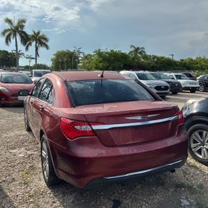 صورة 4 لـ 2013 Chrysler 200 LX