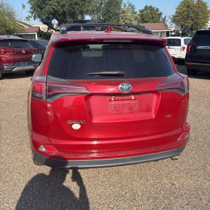 صورة 7 لـ 2017 Toyota RAV4 LE