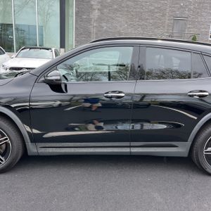 MERCEDES-BENZ GLA - 4