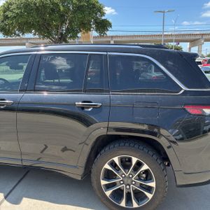 صورة 6 لـ 2022 JEEP GRAND CHEROKEE OVERLAND